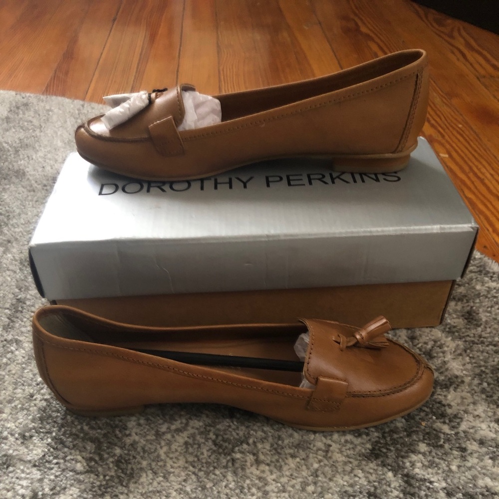 Dorothy Perkins tan lotus flats